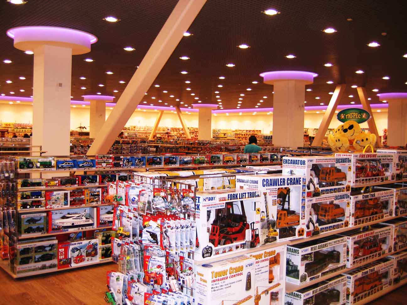 Магазин игрушек московская. Магазин игрушек. Большой магазин игрушек. Самый большой магазин игрушек. Самый большой игрушечный магазин.