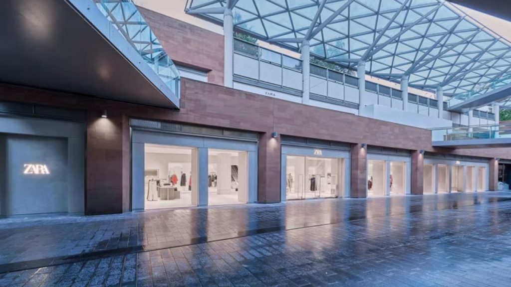 Zara Vidkryla Onovlenyj Ta Rozshyrenyj Flagman U Serczi Liverpulya Foto